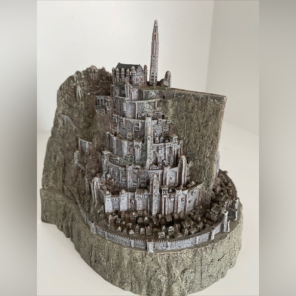 EUC Lord of the Rings Mina’s Tirith catch all sculpture from WETA - Picture 7 of 15